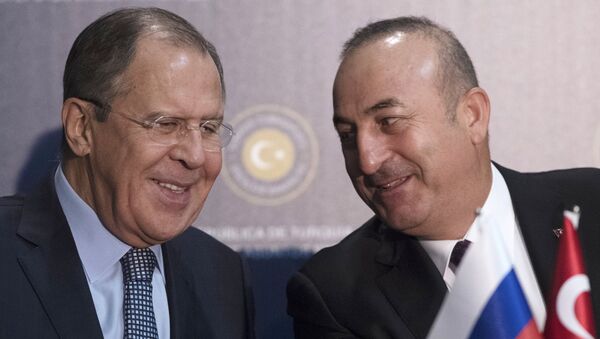 Šefovi diplomatija Rusije i Turske Sergej Lavrov i Mevlut Čavušoglu - Sputnik Srbija