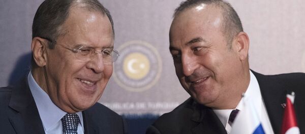 Šefovi diplomatija Rusije i Turske Sergej Lavrov i Mevlut Čavušoglu - Sputnik Srbija