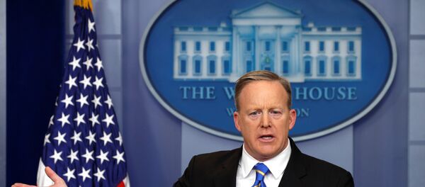 Портпарол Беле куће Шон Спајсер на конференцији за медије у Белој кући у Вашингтону - Sputnik Србија