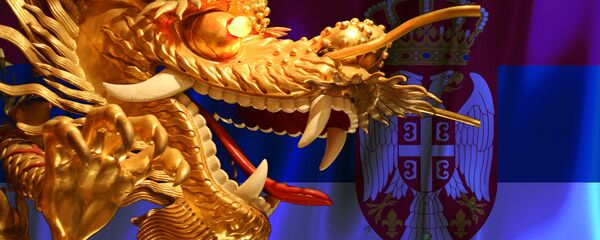 Kineski zmaj i srpska zastava Kineski zmaj i srpska zastava - Sputnik Srbija