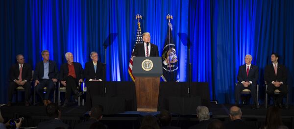 Predsednik SAD Donald Tramp obraća se kongresmenima republikancima u Filadelfiji - Sputnik Srbija