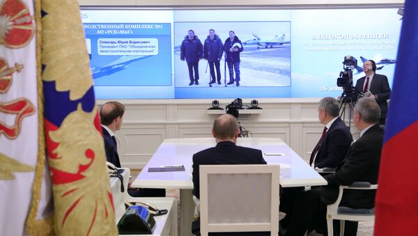 Vladimir Putin prati predstavljanje lovca MIG-35 - Sputnik Srbija