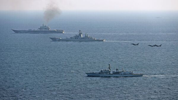 Британские ВМС и ВВС сопровождают авианосец Адмирал Кузнецов - Sputnik Србија