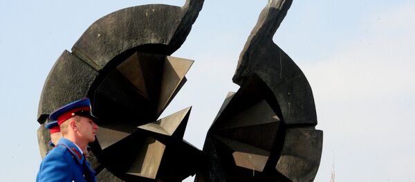 Споменик жртвама Холокауста на Старом сајмишту у Београду Споменик жртвама Холокауста на Старом сајмишту у Београду - Sputnik Србија