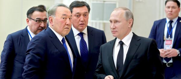 Ruski predsednik Vladimir Putin i predsednik Kazahstana Nursultan Nazarbajev - Sputnik Srbija