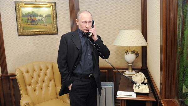 Vladimir Putin telefonira - Sputnik Srbija