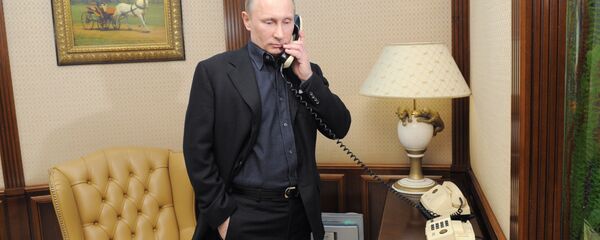 Vladimir Putin telefonira - Sputnik Srbija