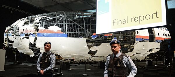 Извештај холандске комисије о узроцима пада авиона Боинг 777 на линији МХ17 - Sputnik Србија
