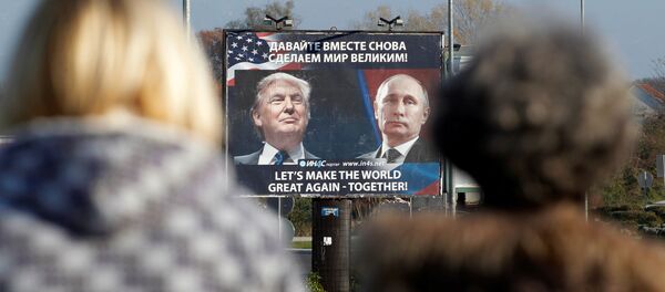 Доналд Трамп и Владимир Путин на билборду у Црној Гори - Sputnik Србија