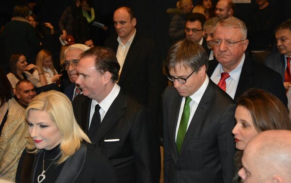 Ministarka Zorana Mihajlović i lider radikala Vojislav Šešelj na koncertu Valerija Gergijeva u Sava centru - Sputnik Srbija