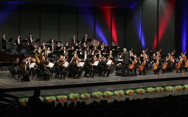 Dirigent Valerij Gergijev i orkestar Marinskog teatra na koncertu u Sava centru - Sputnik Srbija