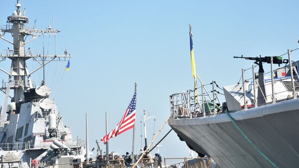 Američki razarač Donald Kuk na ukrajinsko-američkim vojnim vežbama na Crnom moru - Sputnik Srbija