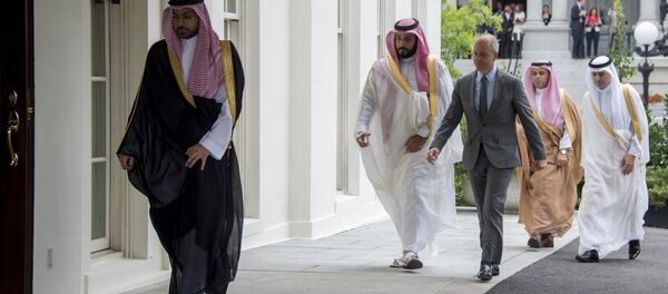 Делегација Саудијске Арабије улази у Белу кућу Делегација Саудијске Арабије улази у Белу кућу - Sputnik Србија