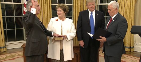 Рекс Тилерсон  положио је заклетву као нови државни секретар САД - Sputnik Србија