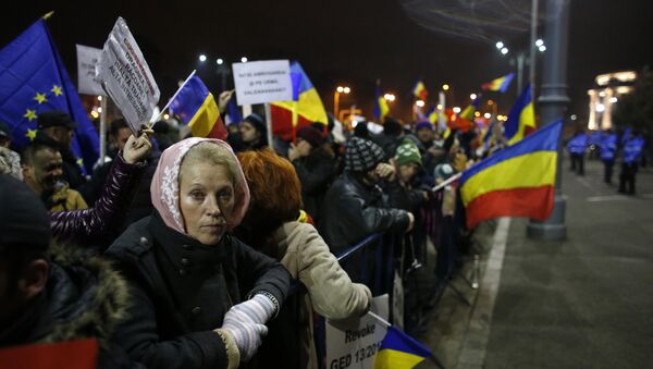 Demonstranti u Bukureštu slave povlačenje sporne uredbe - Sputnik Srbija