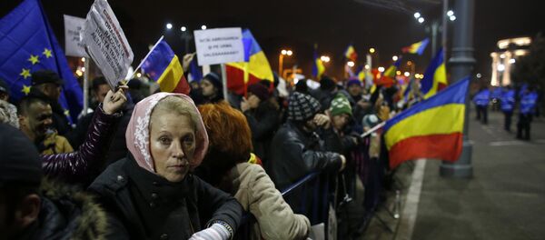 Демонстранти у Букурешту славе повлачење спорне уредбе - Sputnik Србија
