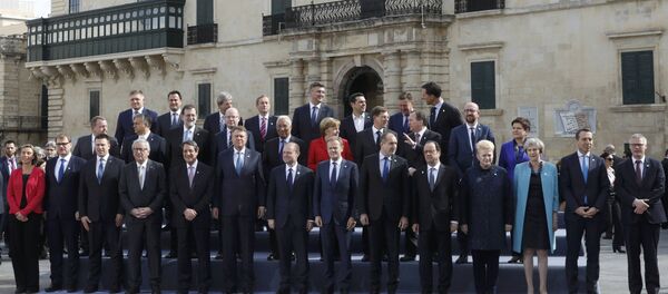 Лидери чланица ЕУ снимљени на самиту у Малти Лидери чланица ЕУ снимљени на самиту у Малти - Sputnik Србија