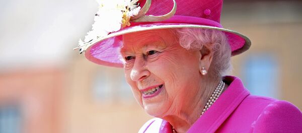 Краљица Елизабета Друга долази у Виндзор Краљица Елизабета Друга долази у Виндзор - Sputnik Србија