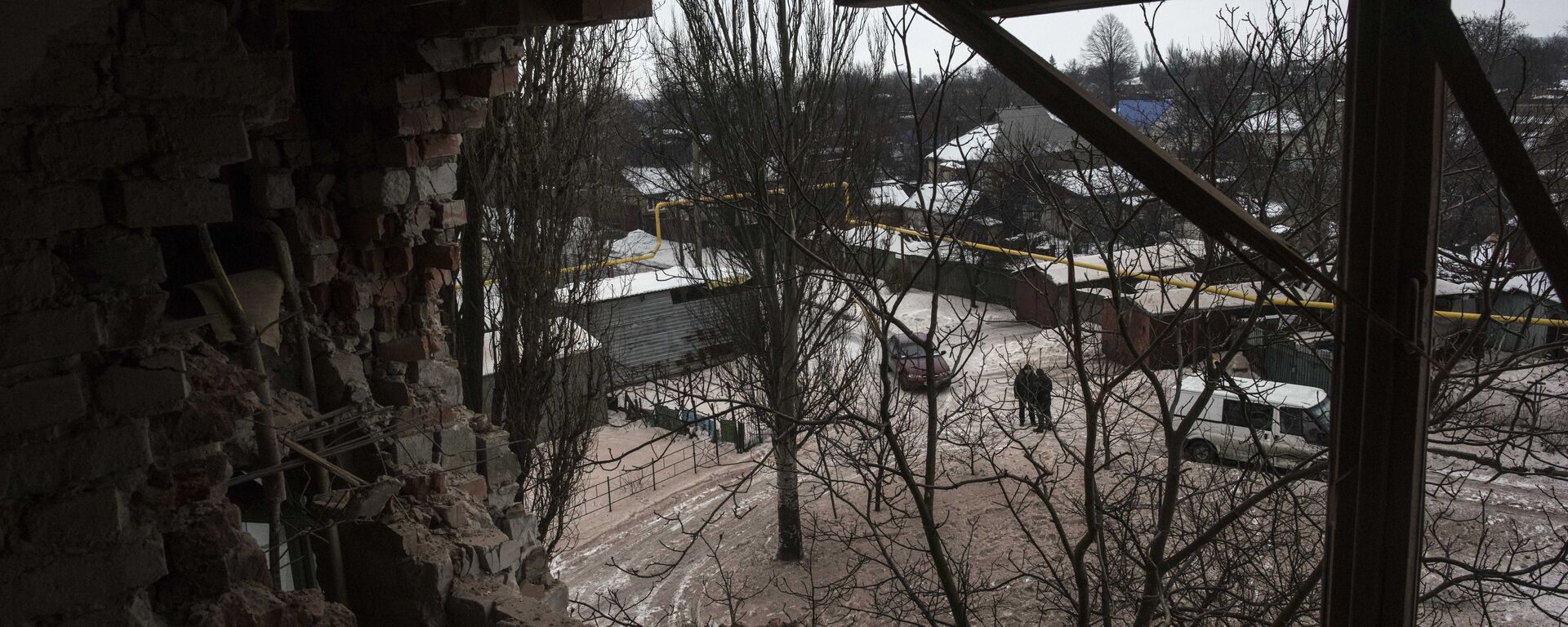 Поглед на улицу из зграде оштећене у гранатирању Авдејевке на истоку Украјине - Sputnik Србија, 1920, 19.02.2024
