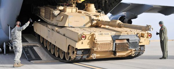 Амерички војници поред тенка Абрамс - Sputnik Србија