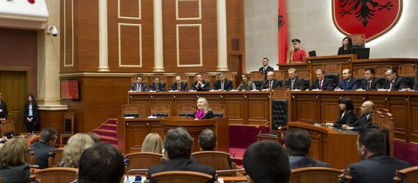 Хилари Клинтон у албанском парламетну - Sputnik Србија