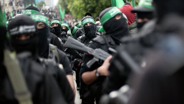 Borci Hamasa tokom parade povodom 27. godišnjice postojanja Hamasa u Pojasu Gaze - Sputnik Srbija