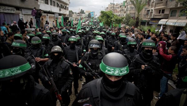 Borci Hamasa tokom parade povodom 27. godišnjice postojanja Hamasa u Pojasu Gaze - Sputnik Srbija