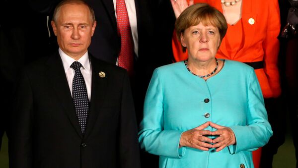 Ruski predsednik Vladimir Putin i nemačka kancelarka Angela Merkel - Sputnik Srbija