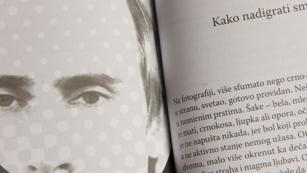 Vladimir Putin, knjiga Božanstveni bezbožnici 2 Sanje Domazez u izdanju Službenog glasnika - Sputnik Srbija