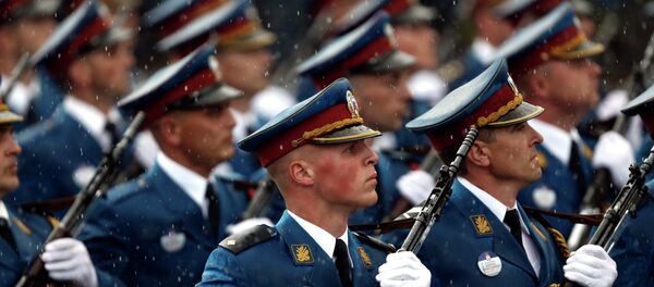 Припадници српске војске марширају током војне параде у Београду, Србија, у четвртак, октобра 16, 2014 Припадници српске војске марширају током војне параде у Београду, Србија, у четвртак, октобра 16, 2014 - Sputnik Србија