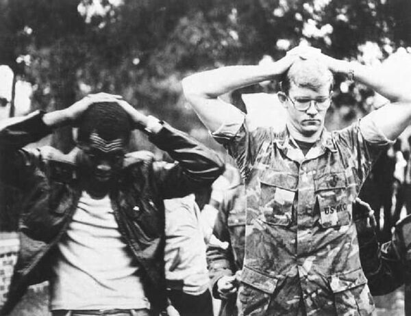 Taoci u američkoj ambasadi u Teheranu tokom iranske talačke krize 1979. Taoci u američkoj ambasadi u Teheranu tokom iranske talačke krize 1979. - Sputnik Srbija