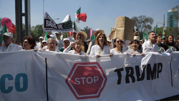 SERBIA_ Protest protiv Trampa v Meksike - Sputnik Srbija