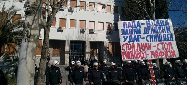 Протест опозиције испред црногорског парламента - Sputnik Србија