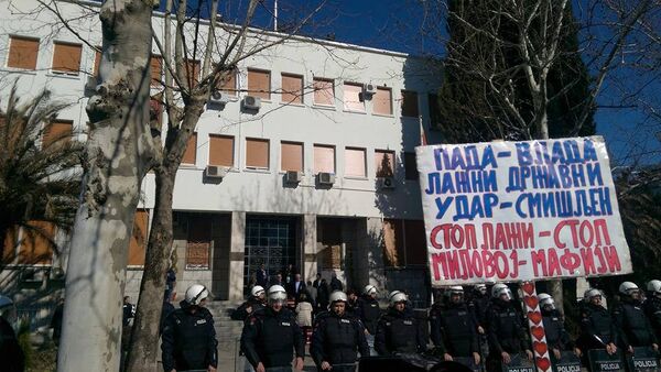 Protest opozicije ispred crnogorskog parlamenta - Sputnik Srbija