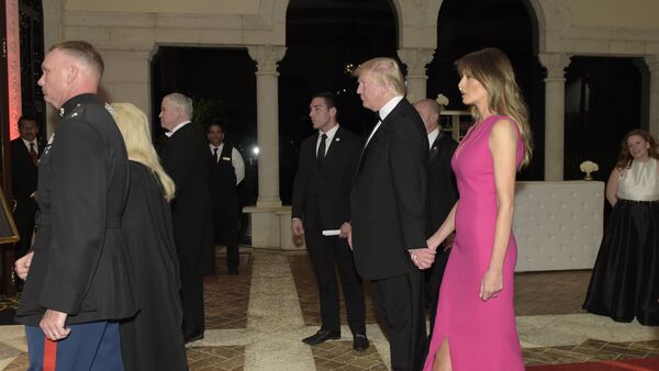 Predsednik SAD Donald Tramp i prva dama Melanija Tramp na gala večeri u Palm Biču na Floridi - Sputnik Srbija