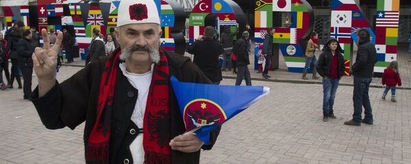 Albanac u Prištini slavi nezavisnost tzv. Kosova Albanac u Prištini slavi nezavisnost tzv. Kosova - Sputnik Srbija