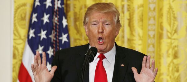 Predsednik SAD Donald Tramp tokom konferencije za medije u Beloj kući Predsednik SAD Donald Tramp tokom konferencije za medije u Beloj kući - Sputnik Srbija