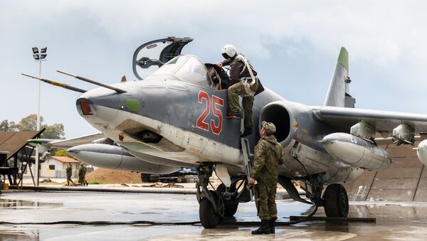 Припадници руске авијације у ваздухопловној бази Хмејмим у Сирији - Sputnik Србија
