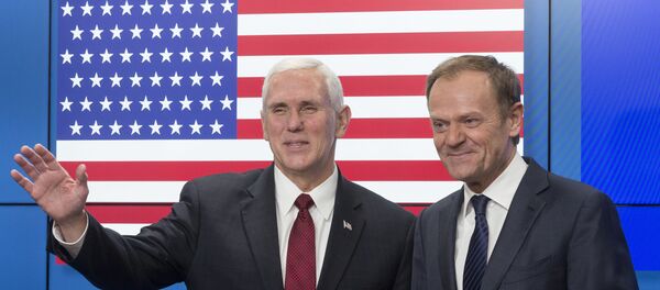 Potpredsednik SAD Majk Pens i predsednik Saveta EU Donald Tusk u Briselu Potpredsednik SAD Majk Pens i predsednik Saveta EU Donald Tusk u Briselu - Sputnik Srbija