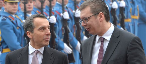 Канцелар Аустрије Кристијан Керн и премијер Србије Александар Вучић испред Палате Србија у Београду. - Sputnik Србија