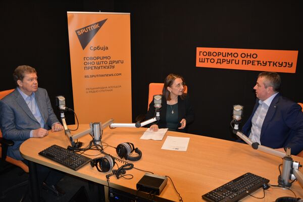 Vladimir Kolosov i Dušan Bajatović u studiju Radija Sputnjik Vladimir Kolosov i Dušan Bajatović u studiju Radija Sputnjik - Sputnik Srbija