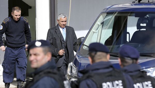 Oliver Ivanović izlazi iz zgrade Osnovnog suda u Kosovskoj Mitrovici - Sputnik Srbija