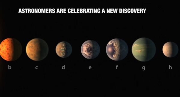 НАСА је саопштила да су астрономи открили нови звездани систем који је удаљен око 40 светлосних година од Земље. Систем је назван „Трапист 1“ и у њему постоји чак седам планета сличних Земљи, које круже око патуљасте звезде. НАСА је саопштила да су астрономи открили нови звездани систем који је удаљен око 40 светлосних година од Земље. Систем је назван „Трапист 1“ и у њему постоји чак седам планета сличних Земљи, које круже око патуљасте звезде. - Sputnik Србија