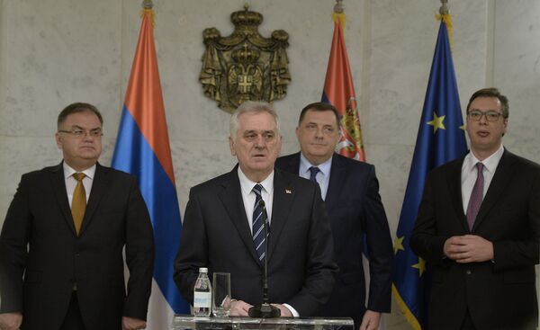 Tomislav Nikolić, Milorad Dodik, Aleksandar Vučić i Mladen Ivanić na zajedničkoj konferenciji u vili „Mir” u Beogradu Tomislav Nikolić, Milorad Dodik, Aleksandar Vučić i Mladen Ivanić na zajedničkoj konferenciji u vili „Mir” u Beogradu - Sputnik Srbija