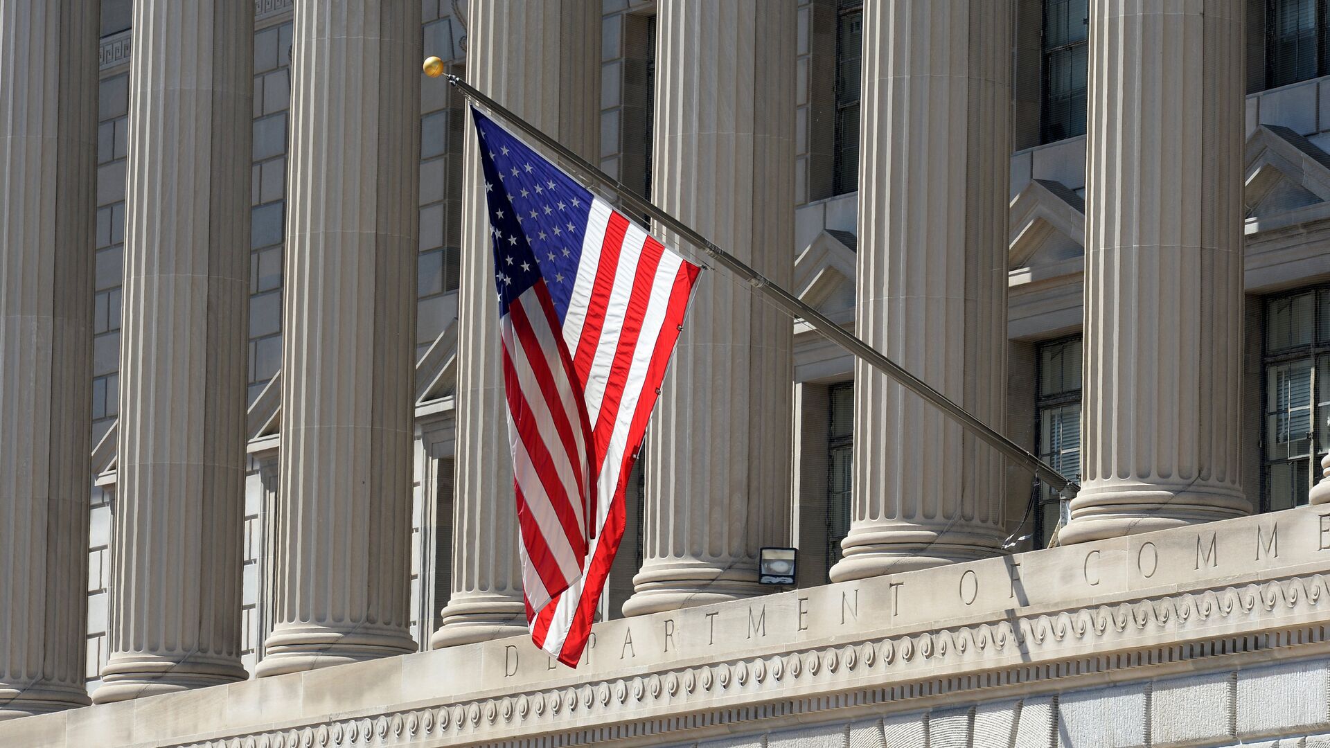 Zastava SAD na zgradi Ministarstva trgovine u Vašingtonu - Sputnik Srbija, 1920, 24.11.2021