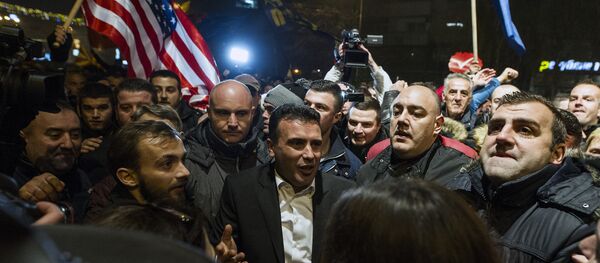 Лидер македонске опозиције Зоран Заев међу присталицама у Скопљу - Sputnik Србија