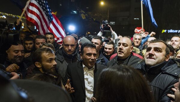 Lider makedonske opozicije Zoran Zaev među pristalicama u Skoplju - Sputnik Srbija