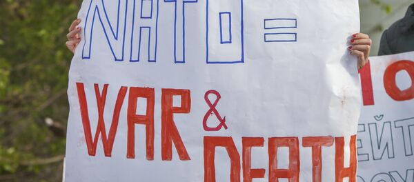 Транспарент о НАТО-у - Sputnik Србија