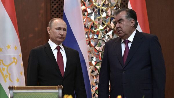 Владимир Путин и председник Таџикистана Емомалиј Рахмон - Sputnik Србија