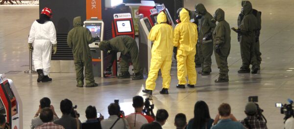 Екипе за руковање опасним материјама проверавају аеродром у Куала Лумпуру - Sputnik Србија